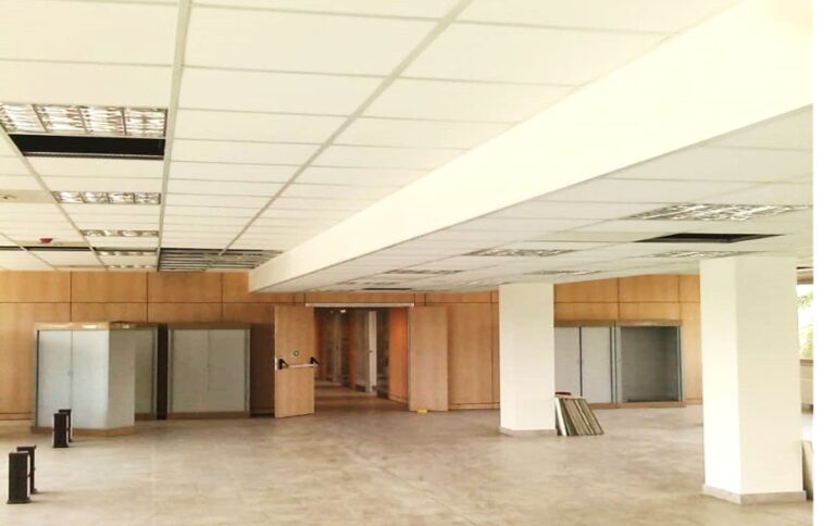 Cloison en panneau et plafonds Armstrong Direction Générale ENI-CONGO.